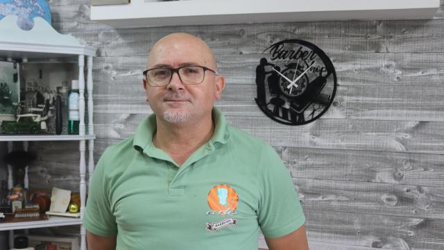 Cortés, dueño de Cortes, peluquería ubicada en el Centro Comercial Coia 4