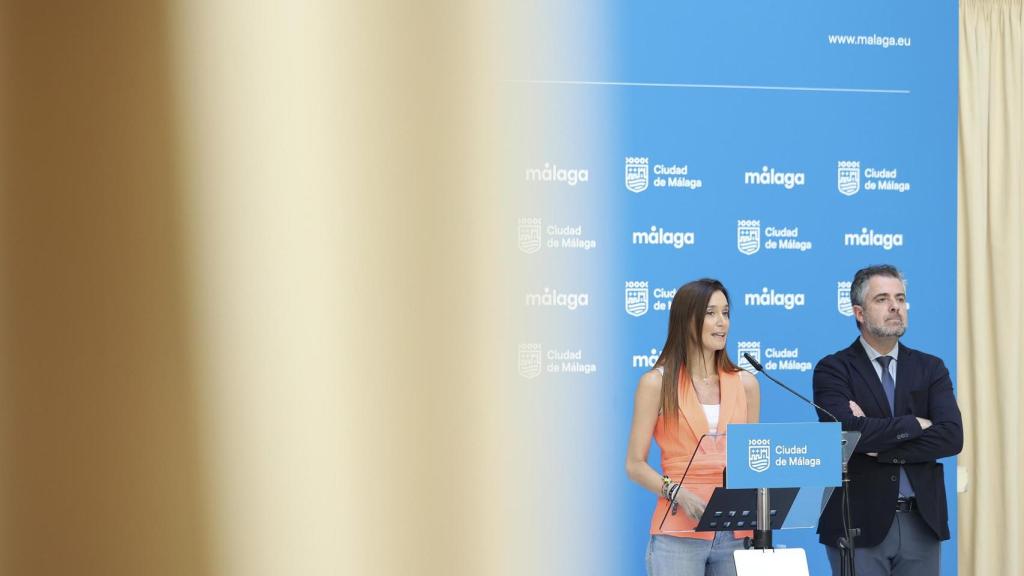 Elisa Pérez de Siles y Carlos Conde, este viernes, en rueda de prensa.