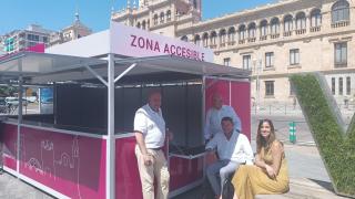 Jaime Fernández, Jesús Julio Carnero, Fran Sardón y Blanca Jiménez con la nueva caseta