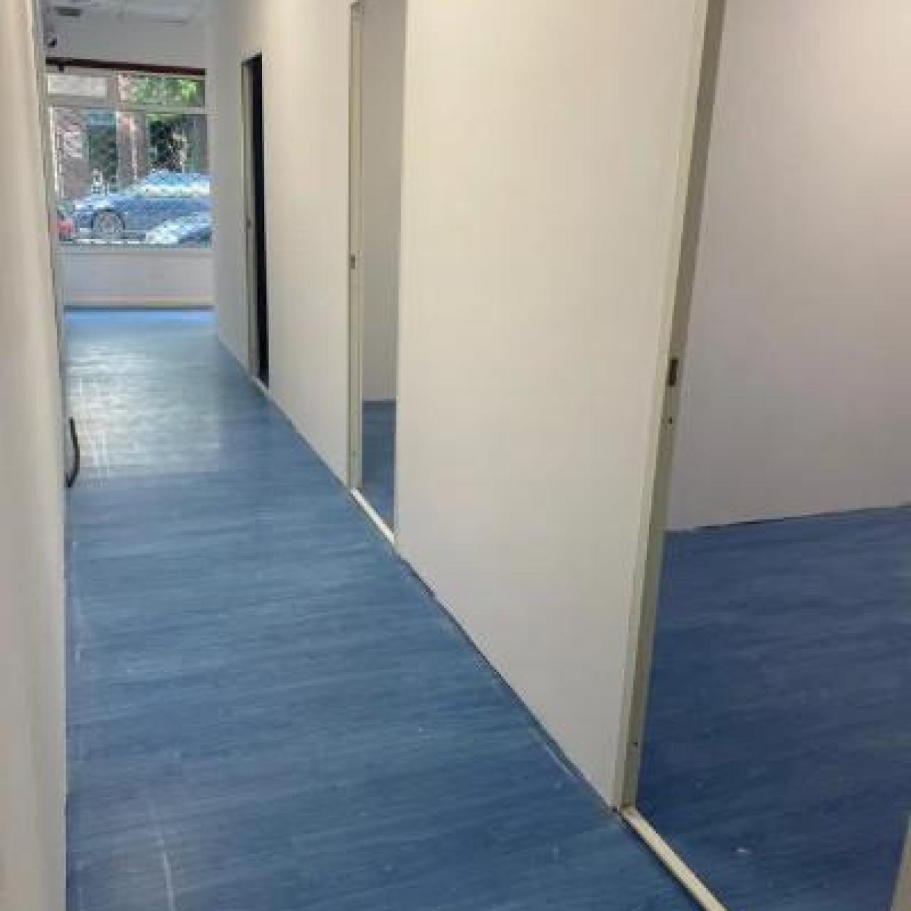 Interior del bajo de Os Mallos con trasteros.