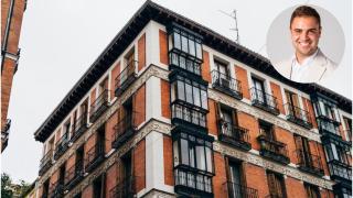 Felipe Reuse en un montaje con viviendas.