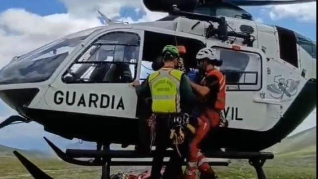Rescate del Greim a una mujer por una reacción alérgica en el Pirineo
