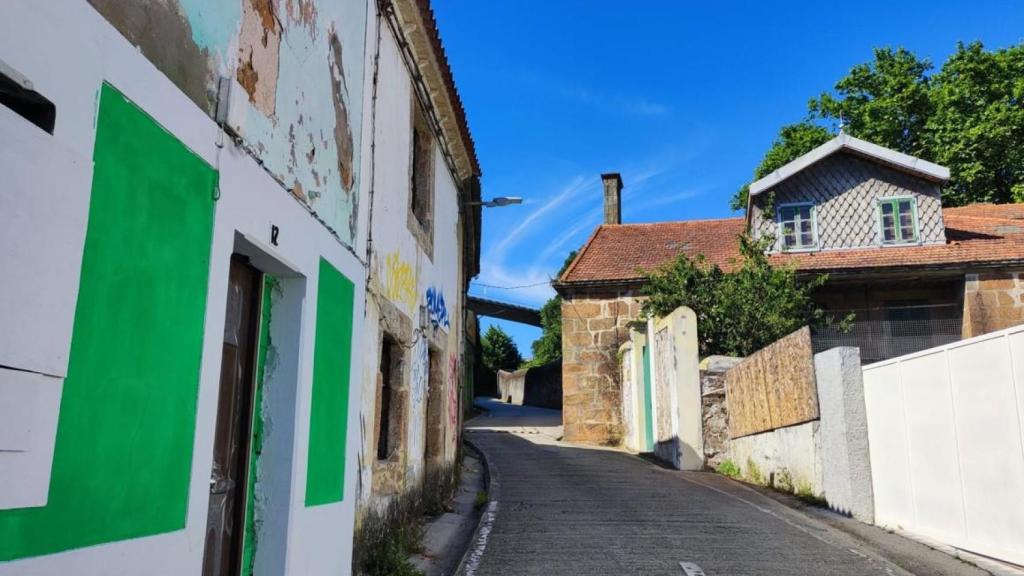 Carretera de As Xubias junto al pazo Guyatt.