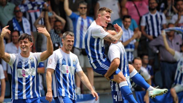 Los futbolistas del Talavera celebran uno de los goles de su ascenso a Primera RFEF.