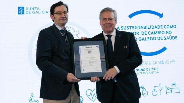 El conselleiro de Sanidade, Gómez Caamaño, recibe el reconocimiento Certificación GHG Protocol.