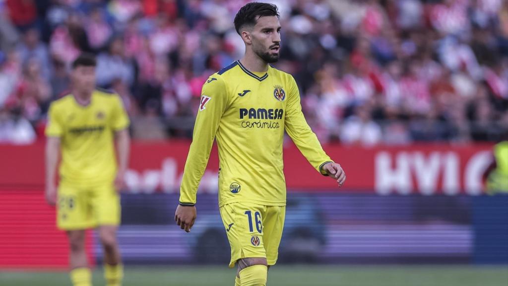 Álex Baena durante un partido con el Villarreal esta temporada.