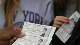 Una imagen de archivo de reventa de entradas en un concierto.