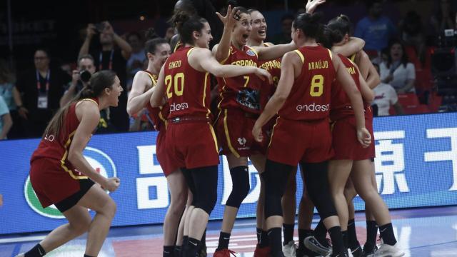 Las jugadoras de la Selección celebran la victoria ante Francia en semifinales.