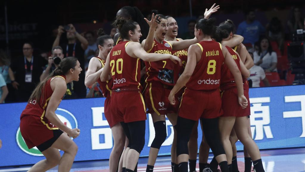 Las jugadoras de la Selección celebran la victoria ante Francia en semifinales.