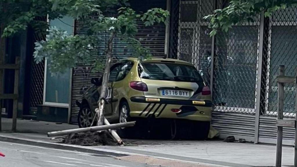 Una persona resulta herida tras salirse de la vía con su coche en la Ronda de Nelle