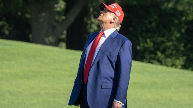 El presidente de EEUU, Donald Trump, en los jardines de la Casa Blanca.