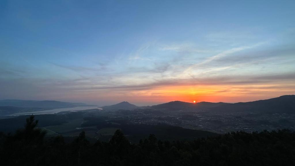 Puesta del sol sobre el río Miño