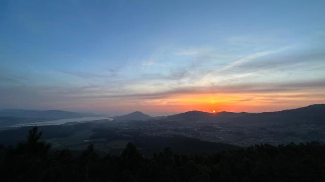 Puesta del sol sobre el río Miño