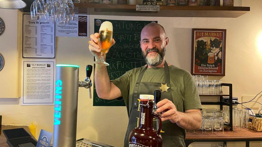 Markus en su nueva cervecería.