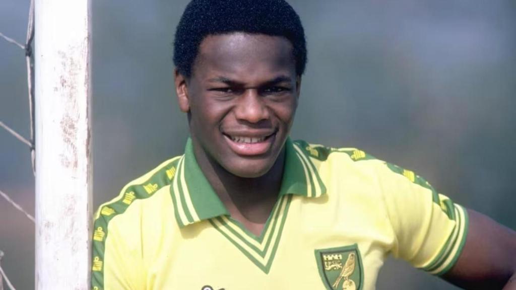 Justin Fashanu, durante su etapa en el Norwich.