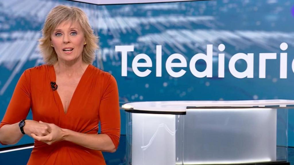 La periodista Marta Carazo durante su despedida del TD2 de Televisión Española.