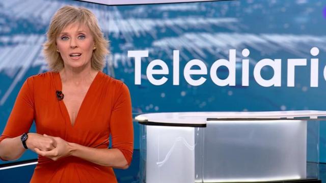 La periodista Marta Carazo durante su despedida del TD2 de Televisión Española.