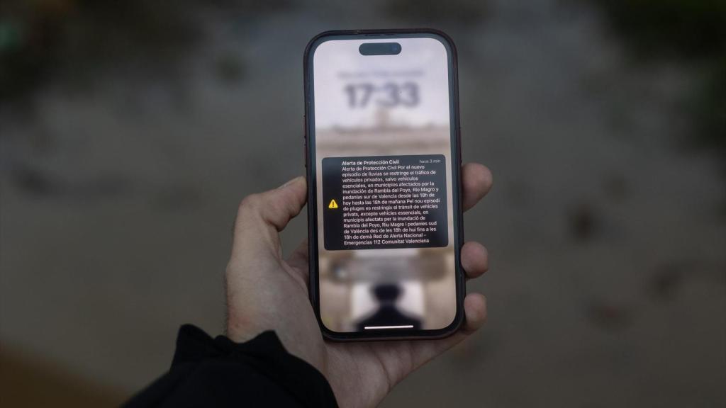 Mensaje de alerta de protección civil. Alejandro Martínez / Europa Press