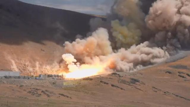 Explosión de un motor RS-25 de la NASA