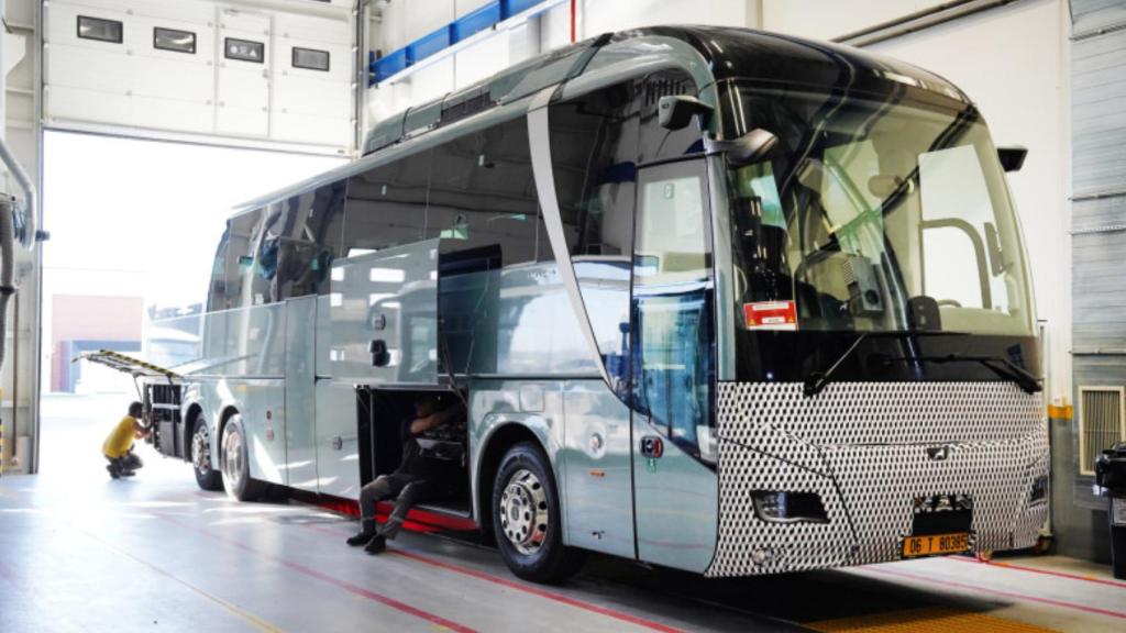 Un concepto del autobús MAN Lion's Coach E en una prueba.