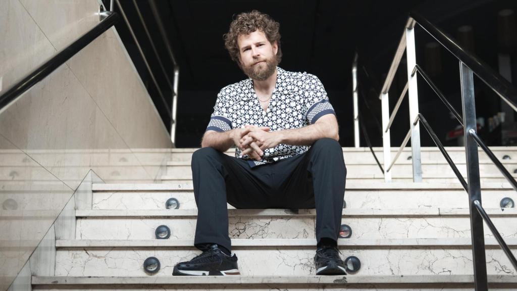 Álvaro Cervantes durante la entrevista con EL ESPAÑOL.