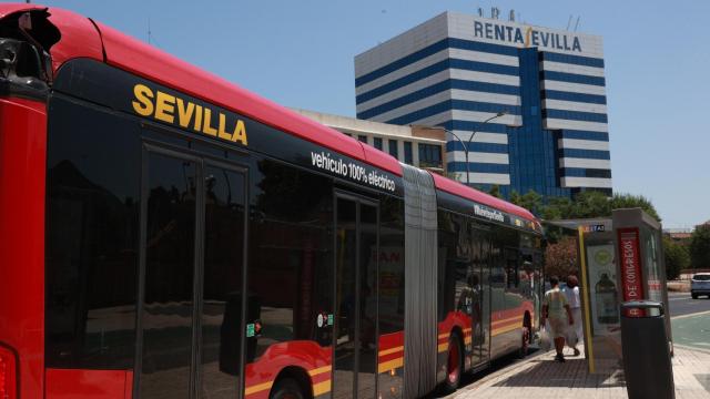 Autobuses de Tussam en Sevilla Este.
