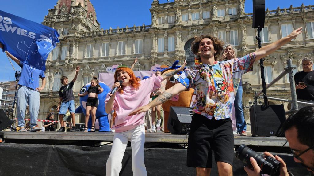 Actuación de Angy con Los Wawies en A Coruña.