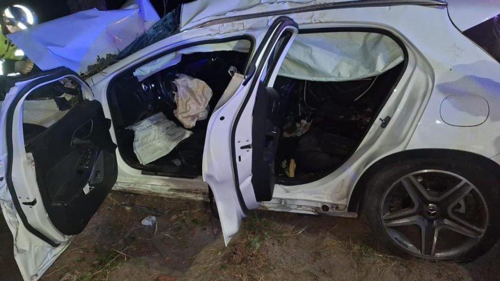 Evacuada al hospital tras volcar y quedar atrapada en su turismo en la provincia de Segovia