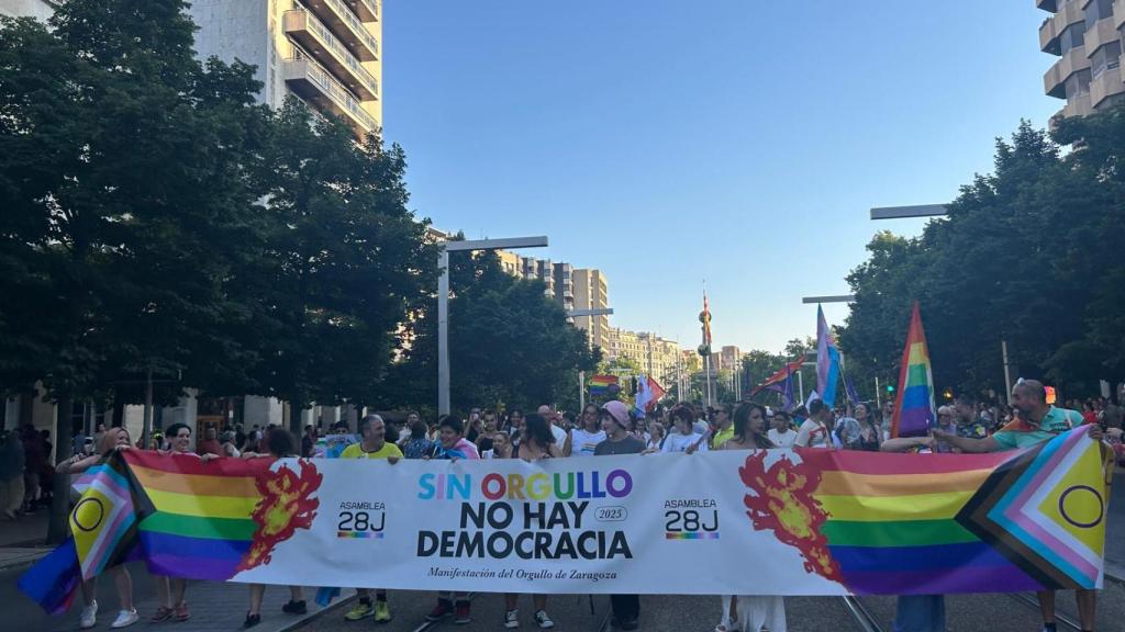 Cientos de personas han participado en el Orgullo de Zaragoza 2025.