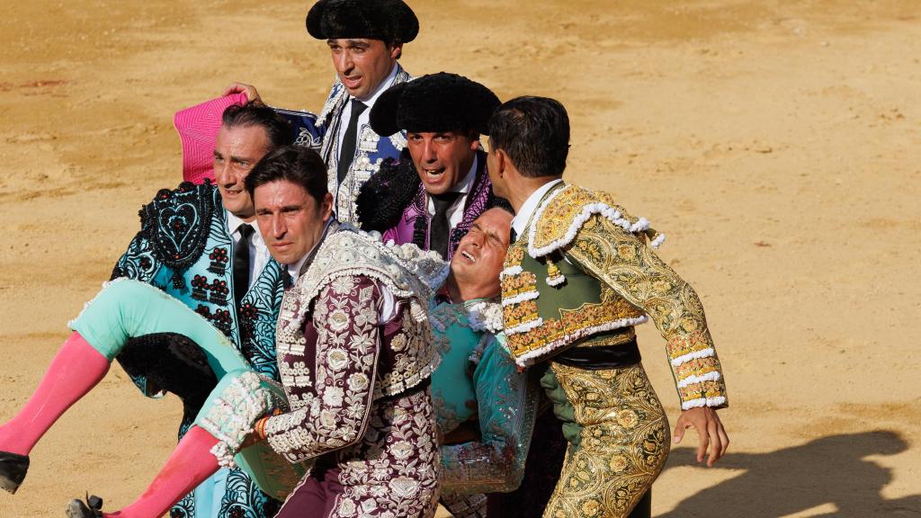 El torero David Galván sufre una cogida en la plaza de toros de Soria y es trasladado al hospital
