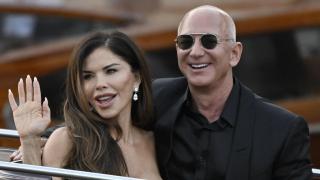Jeff Bezos y Lauren Sánchez, en Venecia, el pasado sábado 28 de junio.