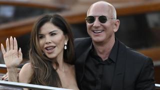 Jeff Bezos y Lauren Sánchez, en Venecia, el pasado sábado 28 de junio.