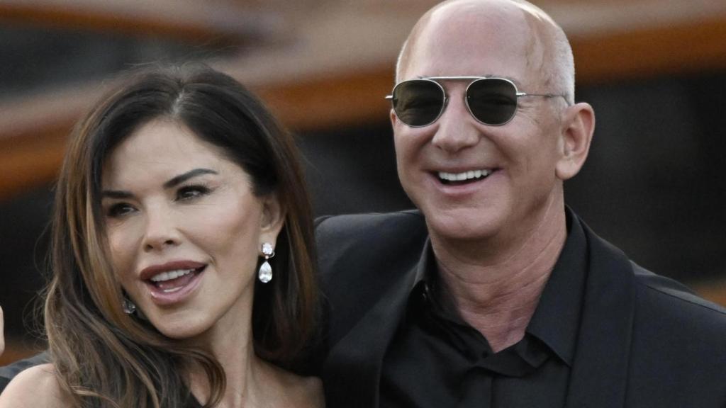 Jeff Bezos y Lauren Sánchez, en Venecia, el pasado sábado 28 de junio.