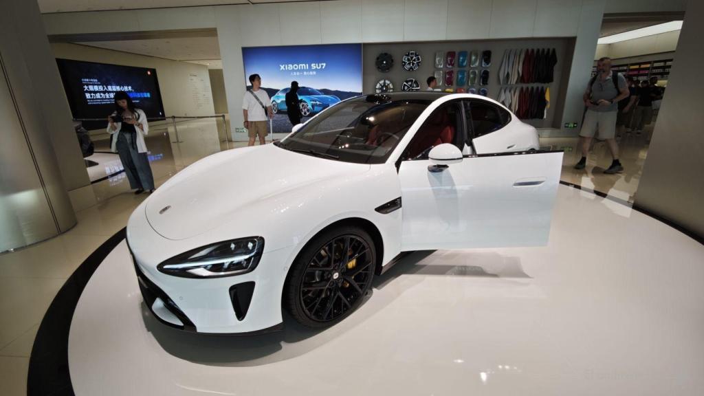 Tienda en la fábrica de coches eléctricos de Xiaomi