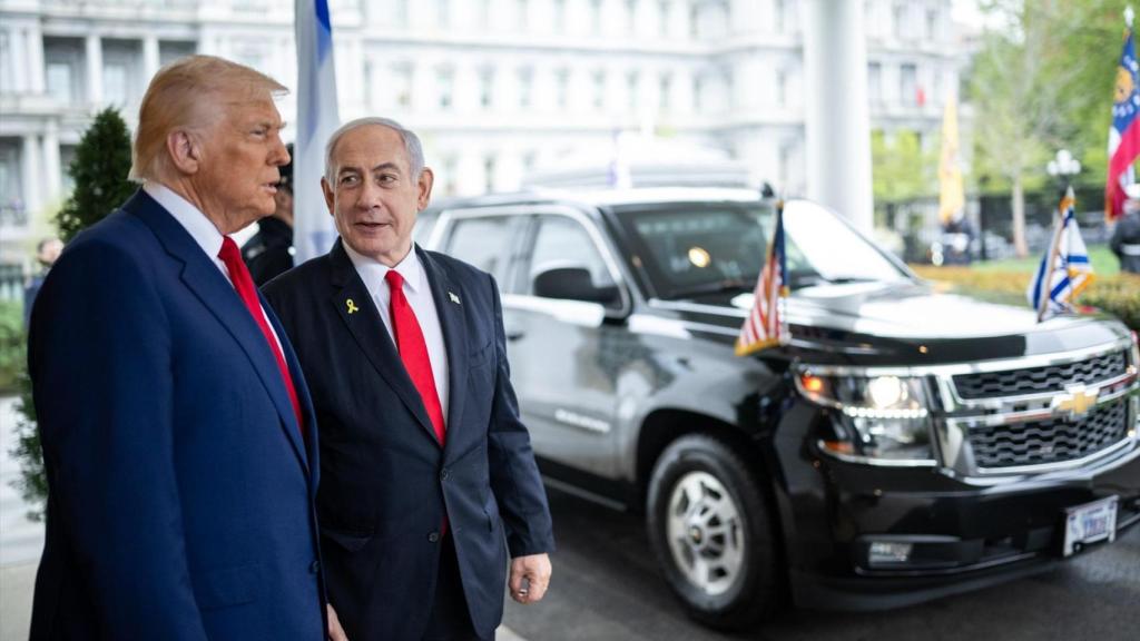 El presidente estadounidense, Donald Trump, recibe al primer ministro israelí, Benjamin Netanyahu, en la Casa Blanca.