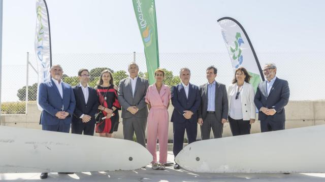 Inauguración de la fábrica de Iberdrola y FCC de reciclaje de palas eólicas, EnergyLOOP. En el centro y de izda a dcha: el CEO de Iberdrola España, Mario Ruiz-Tagle, la presidenta de Navarra, María Chivite, y el CEO de FCC Enviro, Iñigo Sanz.
