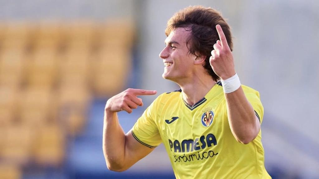 Borislav Ivaylov Stankov, conocido como Slavy, con la camiseta del Villarreal.