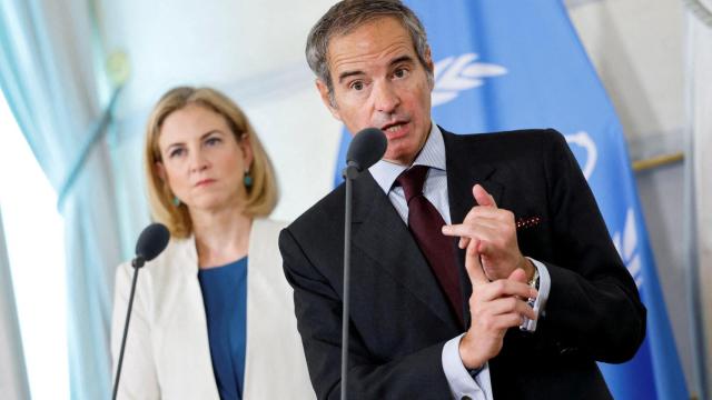El Director General del OIEA, Rafael Grossi, habla en una entrevista
