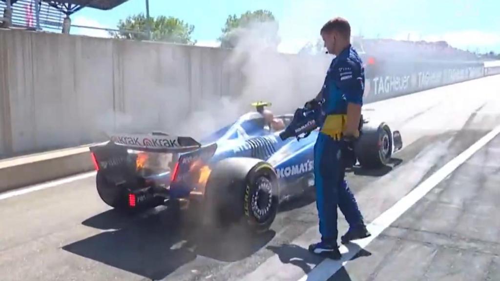 El Williams de Carlos Sainz, en llamas.