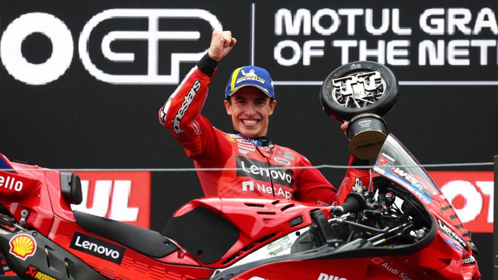 Marc Márquez celebra su victoria en el Gran Premio de los Países Bajos, en el circuito de Assen.