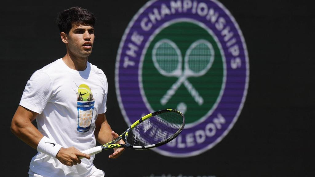 Carlos Alcaraz, entrenando en Wimbledon.