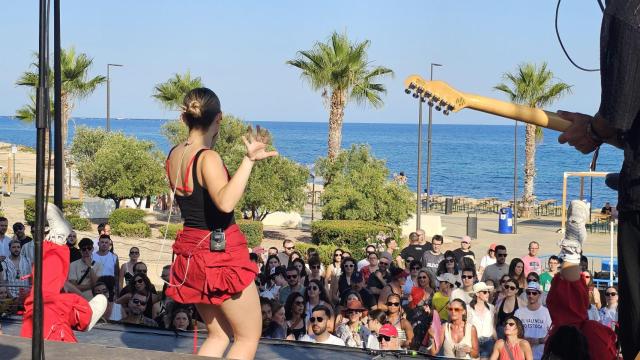 La cantante de Benissa Abril durante la apertura la tarde del sábado del Maror Festival.