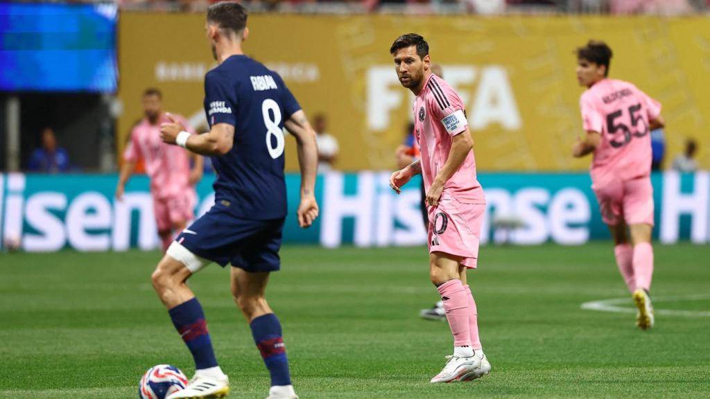 Messi presionando a Fabián Ruiz.