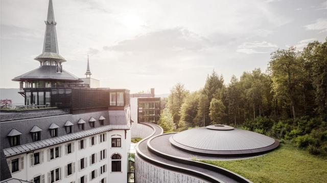 Cenar entre obras de Dalí y Murakami: así se hace en este lujoso hotel de Zúrich