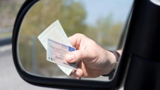 Parece fácil, pero no lo es: el nuevo requisito para renovar el carnet de conducir que muchos no cumplen en España