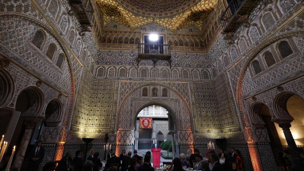 Interior del Real Alcázar de Sevilla, donde los Reyes han recibido a más de 100 invitados.