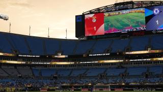 La tormenta eléctrica obliga a detener el partido entre el Chelsea y el Benfica.