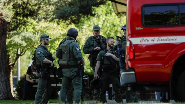 Agentes reunidos en Cherry Hill Park para acceder a la  montaña Canfield, en la localidad de Coeur d’Alene (Idaho).