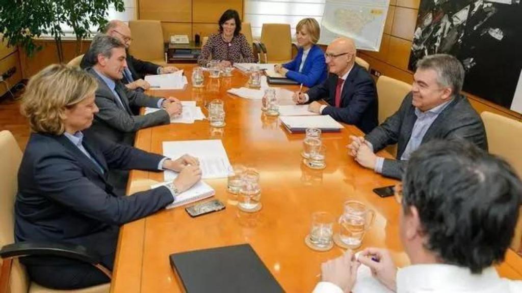 Reunión de representantes del Gobierno navarro, con Santos Cerdán, en el Ministerio de Transportes.