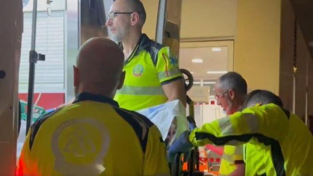 Samur Protección Civil atendiendo al herido grave en Embajadores.